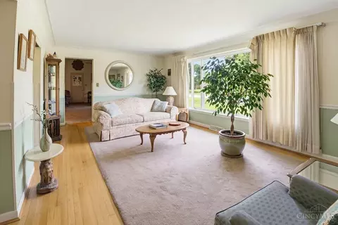 Living - 911 Lakeside Dr, Cincinnati, OH 45231 photo 1 of 7