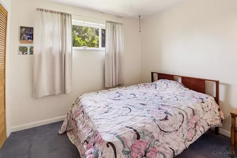 Bedroom - 911 Lakeside Dr, Cincinnati, OH 45231 photo 5 of 7