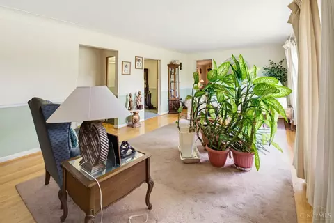 Living - 911 Lakeside Dr, Cincinnati, OH 45231 photo 3 of 7