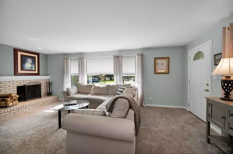 Living - 4357 Yakima Ct, Cincinnati, OH 45236 photo 2 of 3