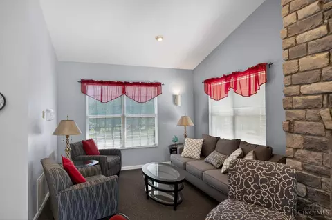 Living - 170 Palisades Pointe, Cincinnati, OH 45238 photo 4 of 4