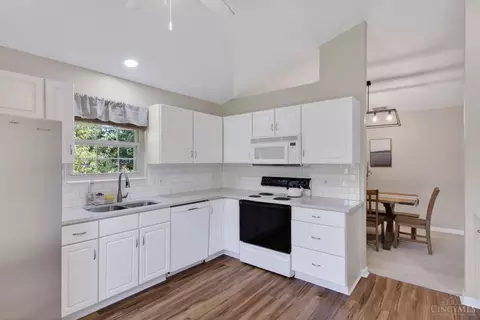 Kitchen - 170 Palisades Pointe, Cincinnati, OH 45238 photo 2 of 2