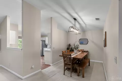 Dining - 170 Palisades Pointe, Cincinnati, OH 45238 photo 1 of 3
