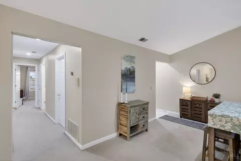 Entry Way - 170 Palisades Pointe, Cincinnati, OH 45238 photo 3 of 4