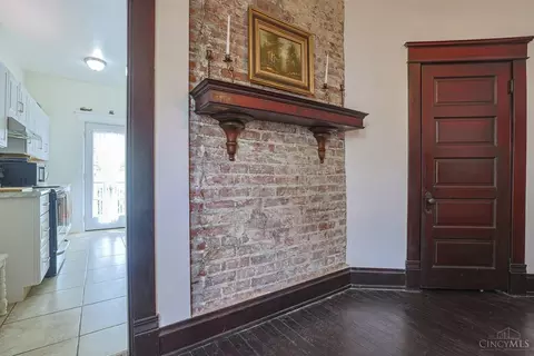 Entry Way - 1915 Fork Rd, Cincinnati, OH 45223 photo 3 of 6