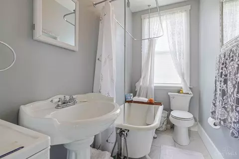 Bath - 1915 Fork Rd, Cincinnati, OH 45223 photo 3 of 3