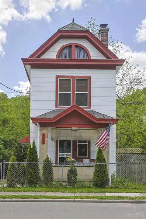 Exterior - 1915 Fork Rd, Cincinnati, OH 45223 photo 2 of 13