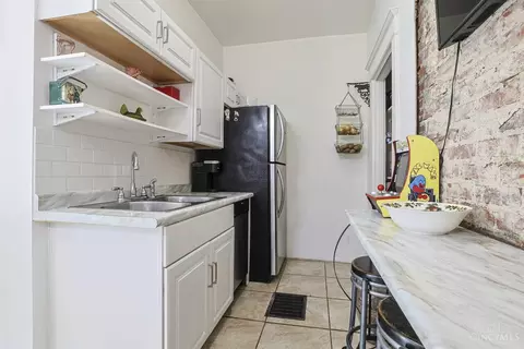 Kitchen - 1915 Fork Rd, Cincinnati, OH 45223 photo 2 of 3