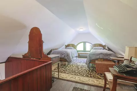 Bedroom - 1915 Fork Rd, Cincinnati, OH 45223 photo 9 of 9