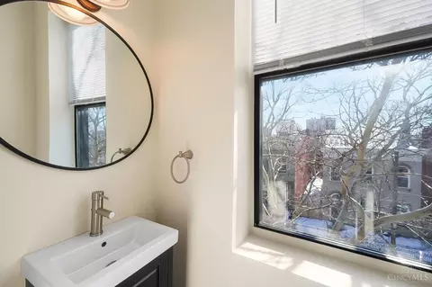 Bath - 422 Clark St, Cincinnati, OH 45203 photo 6 of 7