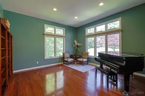 Living - 10375 Carriage Trl, Cincinnati, OH 45242 photo 5 of 8