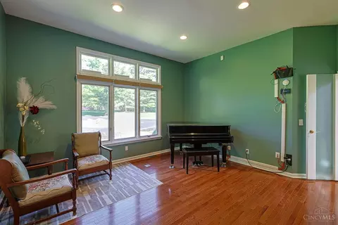 Living - 10375 Carriage Trl, Cincinnati, OH 45242 photo 6 of 8