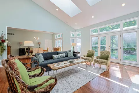Living - 10375 Carriage Trl, Cincinnati, OH 45242 photo 3 of 8