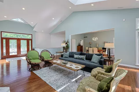 Living - 10375 Carriage Trl, Cincinnati, OH 45242 photo 4 of 8