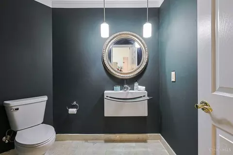 Bath - 10375 Carriage Trl, Cincinnati, OH 45242 photo 1 of 10