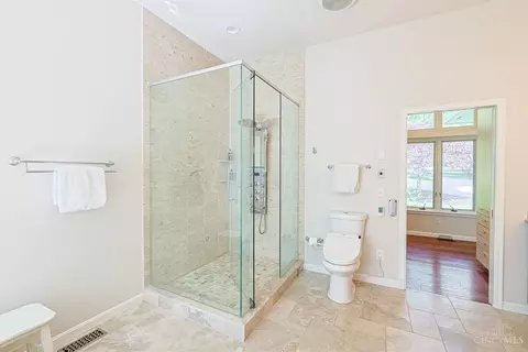 Bath - 10375 Carriage Trl, Cincinnati, OH 45242 photo 4 of 10
