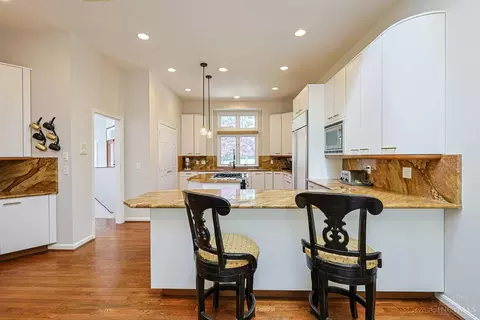 Kitchen - 10375 Carriage Trl, Cincinnati, OH 45242 photo 4 of 6