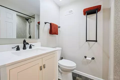 Bath - 10375 Carriage Trl, Cincinnati, OH 45242 photo 7 of 10