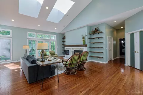 Living - 10375 Carriage Trl, Cincinnati, OH 45242 photo 1 of 8