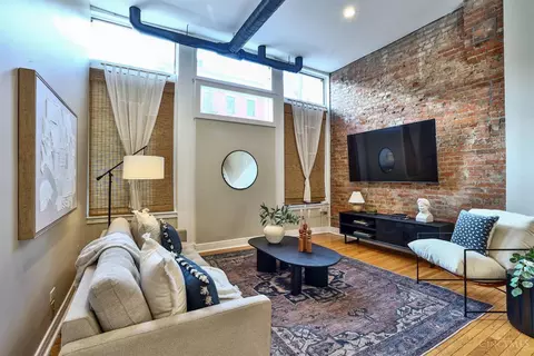 Living - 112 Thirteenth St, Cincinnati, OH 45202 photo 1 of 3