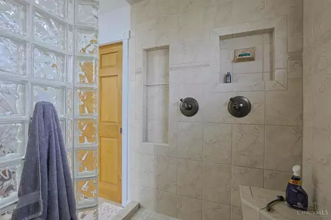 Bath - 5972 W Fork Rd, Cincinnati, OH 45247 photo 7 of 7
