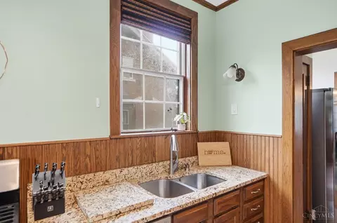 Kitchen - 1021 Overlook Ave, Cincinnati, OH 45238 photo 4 of 4