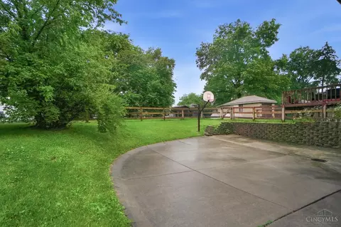 Exterior - 1021 Overlook Ave, Cincinnati, OH 45238 photo 9 of 11