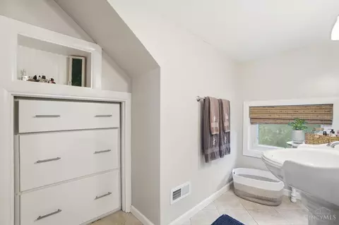 Bath - 1021 Overlook Ave, Cincinnati, OH 45238 photo 5 of 5