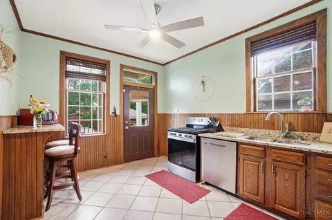 Kitchen - 1021 Overlook Ave, Cincinnati, OH 45238 photo 1 of 4