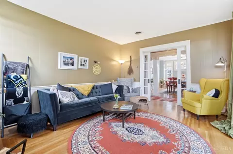 Living - 1021 Overlook Ave, Cincinnati, OH 45238 photo 1 of 2