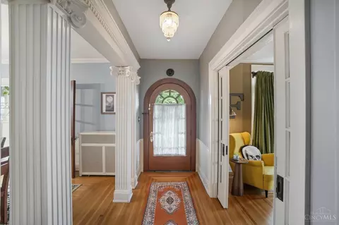 Entry Way - 1021 Overlook Ave, Cincinnati, OH 45238 photo 1 of 3