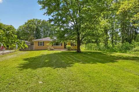 4021 Barrick Low Ln, Batavia, OH 45103