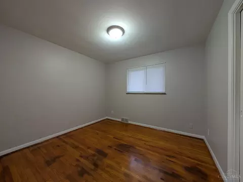 Bedroom - 8829 Mockingbird Ln, Cincinnati, OH 45231 photo 2 of 4
