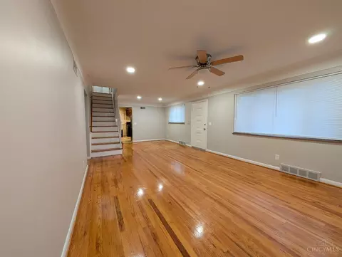 Living - 8829 Mockingbird Ln, Cincinnati, OH 45231 photo 2 of 3
