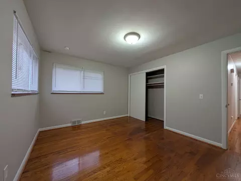 Bedroom - 8829 Mockingbird Ln, Cincinnati, OH 45231 photo 4 of 4