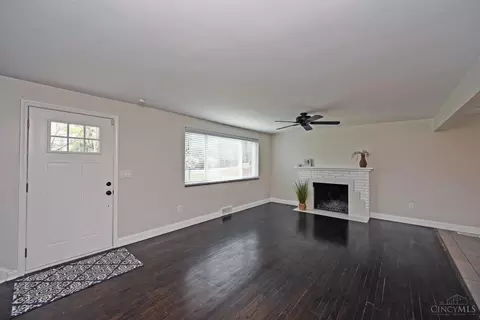 Living - 10178 Zig Zag Rd, Blue Ash, OH 45242 photo 3 of 7