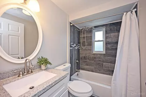 Bath - 10178 Zig Zag Rd, Blue Ash, OH 45242 photo 5 of 8