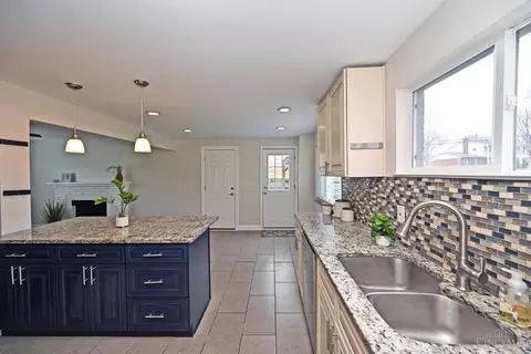 Kitchen - 10178 Zig Zag Rd, Blue Ash, OH 45242 photo 6 of 7