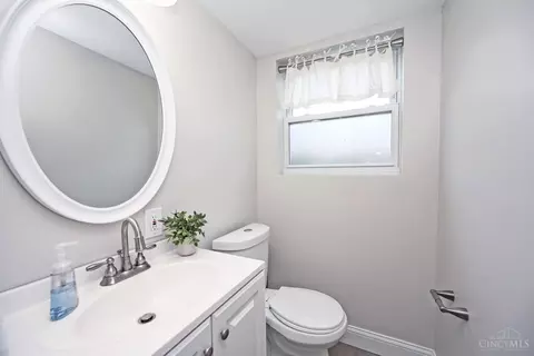 Bath - 10178 Zig Zag Rd, Blue Ash, OH 45242 photo 1 of 8