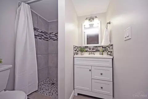 Bath - 10178 Zig Zag Rd, Blue Ash, OH 45242 photo 7 of 8