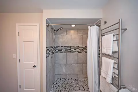 Bath - 10178 Zig Zag Rd, Blue Ash, OH 45242 photo 3 of 8