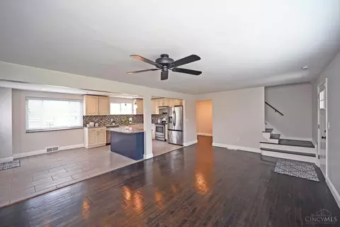 Living - 10178 Zig Zag Rd, Blue Ash, OH 45242 photo 4 of 7