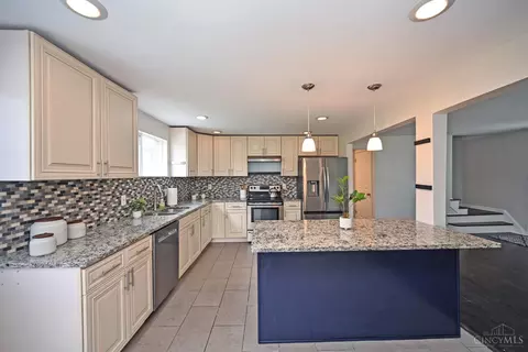 Kitchen - 10178 Zig Zag Rd, Blue Ash, OH 45242 photo 3 of 7