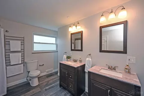 Bath - 10178 Zig Zag Rd, Blue Ash, OH 45242 photo 2 of 8