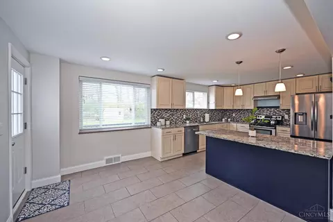 Kitchen - 10178 Zig Zag Rd, Blue Ash, OH 45242 photo 2 of 7