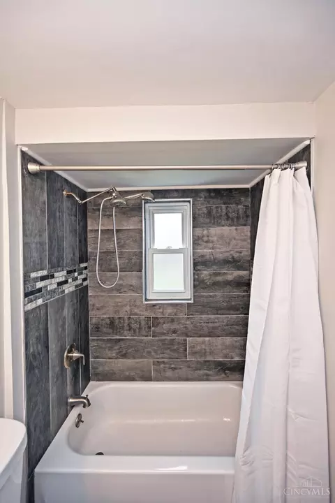 Bath - 10178 Zig Zag Rd, Blue Ash, OH 45242 photo 6 of 8