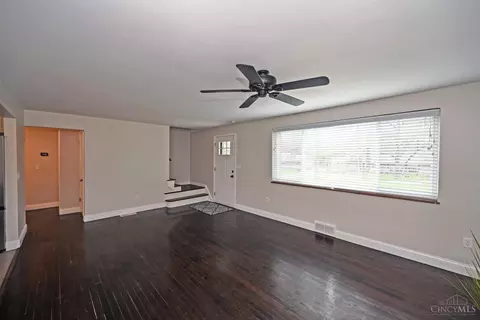 Living - 10178 Zig Zag Rd, Blue Ash, OH 45242 photo 5 of 7