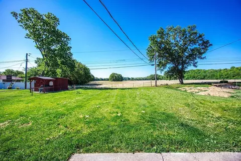 Exterior - 9 Cherokee Dr, Hamilton, OH 45013 photo 5 of 6