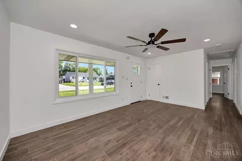 Living - 9 Cherokee Dr, Hamilton, OH 45013 photo 1 of 5