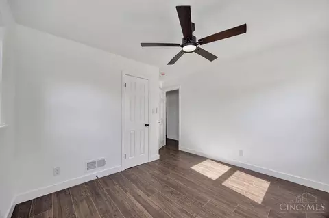 Bedroom - 9 Cherokee Dr, Hamilton, OH 45013 photo 6 of 8
